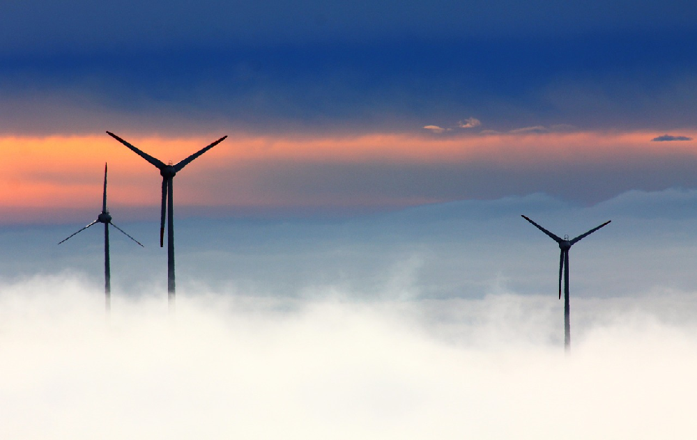 Działanie turbiny wiatrowej – jak wytwarza się z niej prąd? 